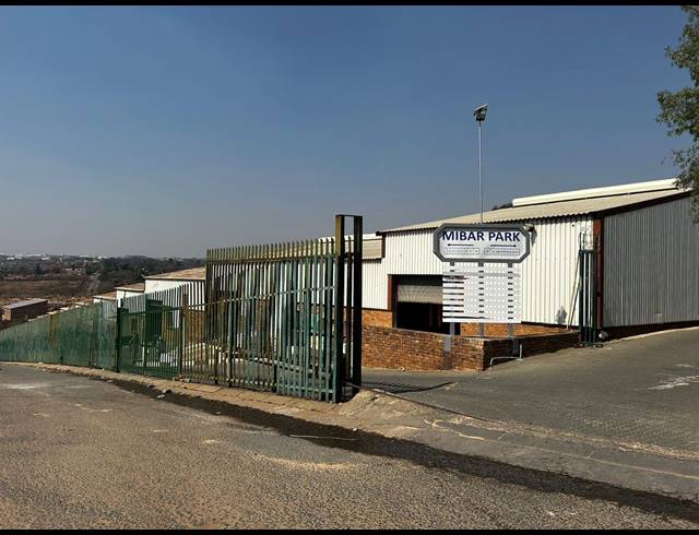 165M² WAREHOUSE TO LET IN LOMBARDY WEST
